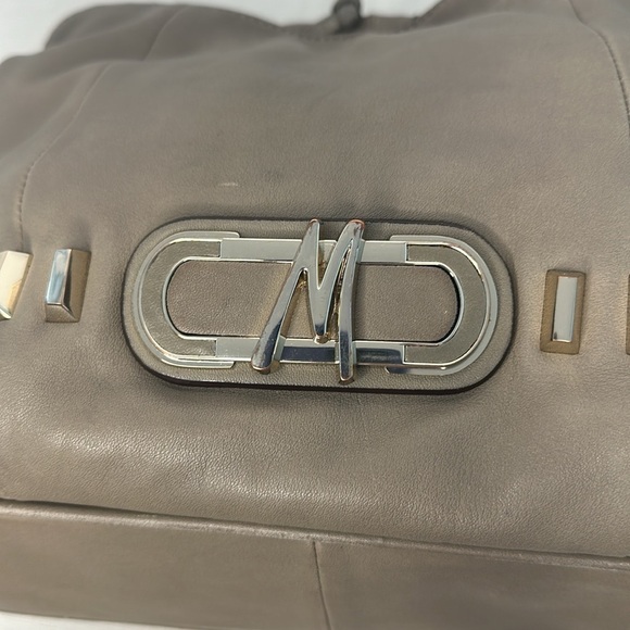 MARCIANO Bag in tan leather with light gold hardware - Picture 6 of 11